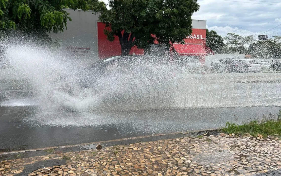 tempestades fortes, precipitação intensa, chuvas fortes