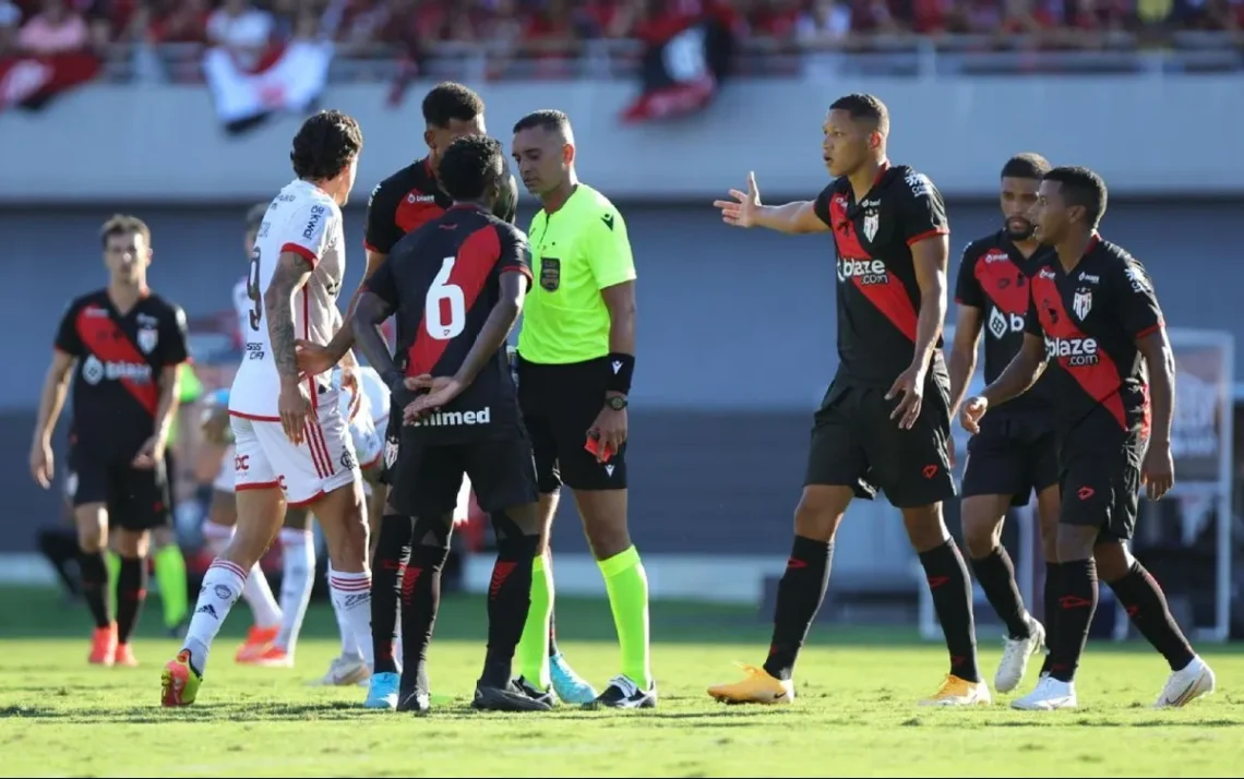 juiz, arbitro, apito