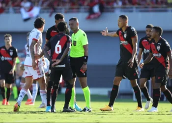 juiz, arbitro, apito