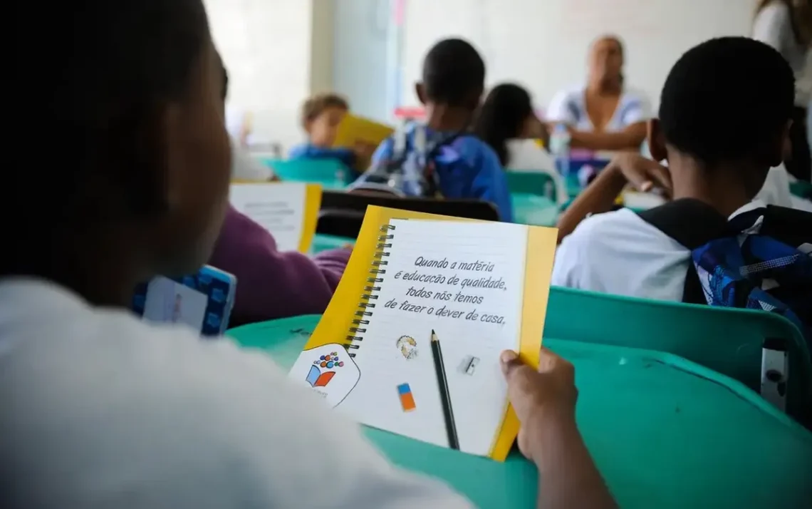 salário-base dos professores, remuneração mínima dos docentes;